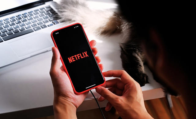 Netflix bate recorde de assinantes no quarto trimestre e projeta crescimento acelerado em 2025