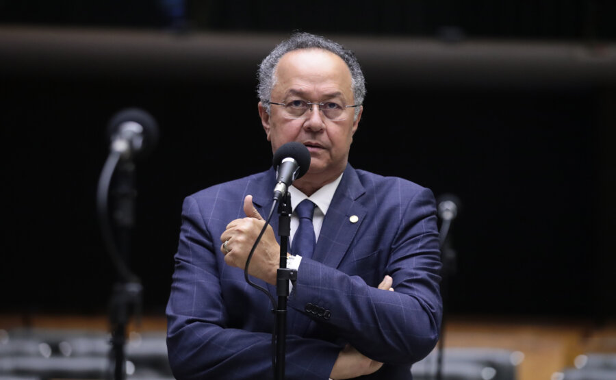 Se fosse um partido, bancada evangélica seria o terceiro mais oposicionista