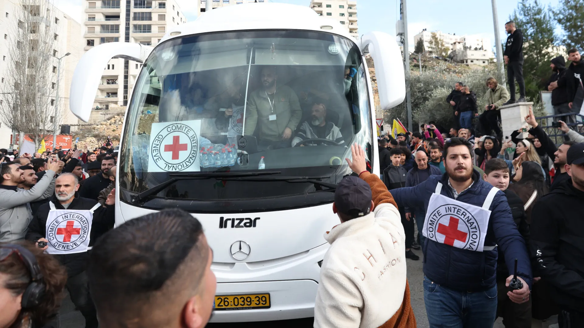 Israel liberta 110 prisioneiros palestinos em troca de reféns; veja