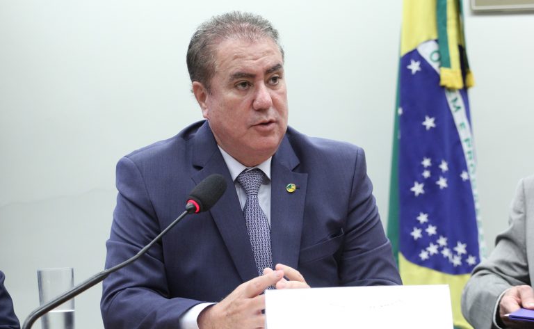 Deputado Jonas Donizette (PSB-SP) fala em comissão da Câmara dos Deputados