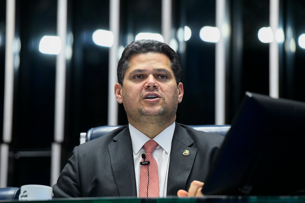 Alcolumbre autoriza escala de trabalho 4x3 para servidores do Senado – Política – CartaCapital