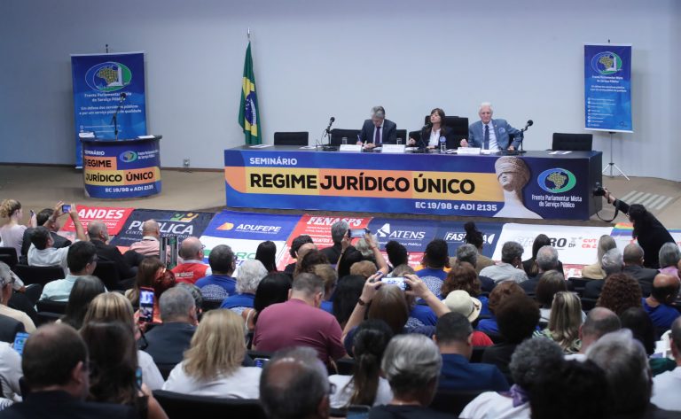 Seminário - O Fim do Regime Jurídico Único dos Servidores Públicos. Dep. Tadeu Veneri (PT - PR). Dep. Alice Portugal (PCDOB-BA). Dep. Rogério Correia (PT - MG).