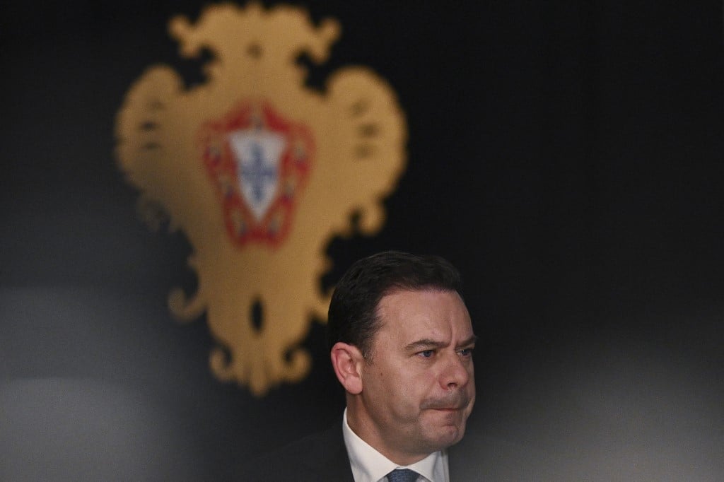 deputados negam voto de confiança e derrubam o governo – Mundo – CartaCapital