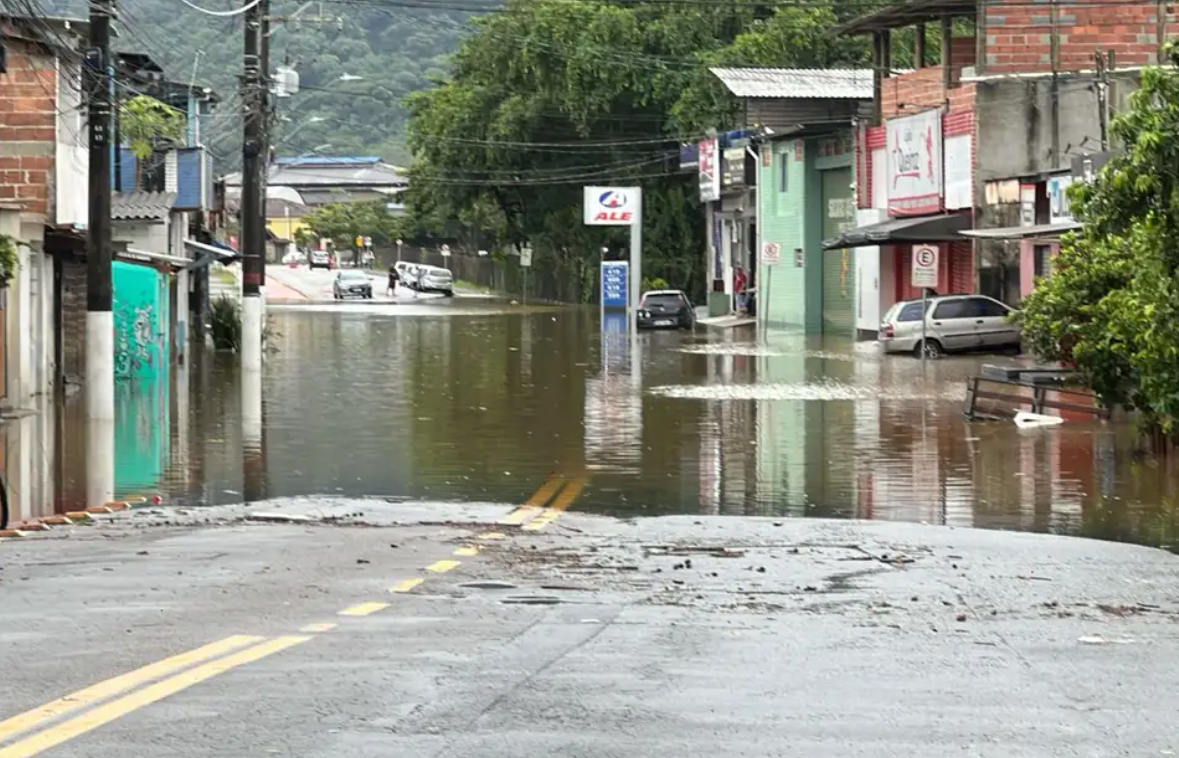 Águas baixam e moradores de Ubatuba começam a voltar para casa – Sociedade – CartaCapital