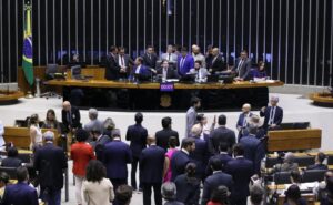 Discussão e votação de propostas legislativas.