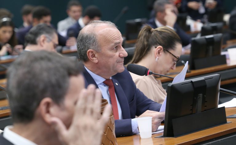 Discussão e votação de propostas legislativas. Dep. Helder Salomão (PT - ES)