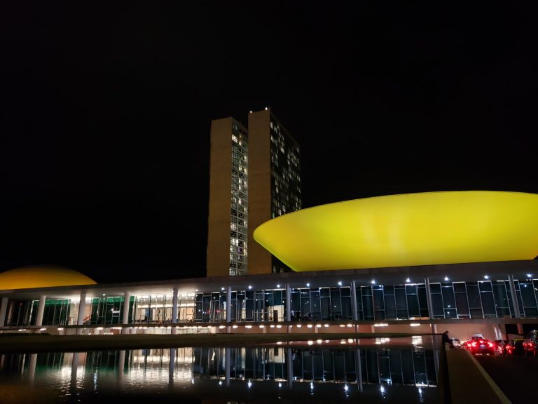 Congresso é iluminado de amarelo pelo Dia Mundial da Síndrome de Cushing