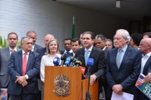 Hugo Motta e ministros Gleisi Hoffmann (E) e Lewandowski concedem entrevista sobre a PEC da Segurança