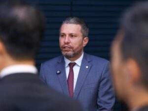 Novo projeto de anistia reduz penas e exclui líderes de perdão