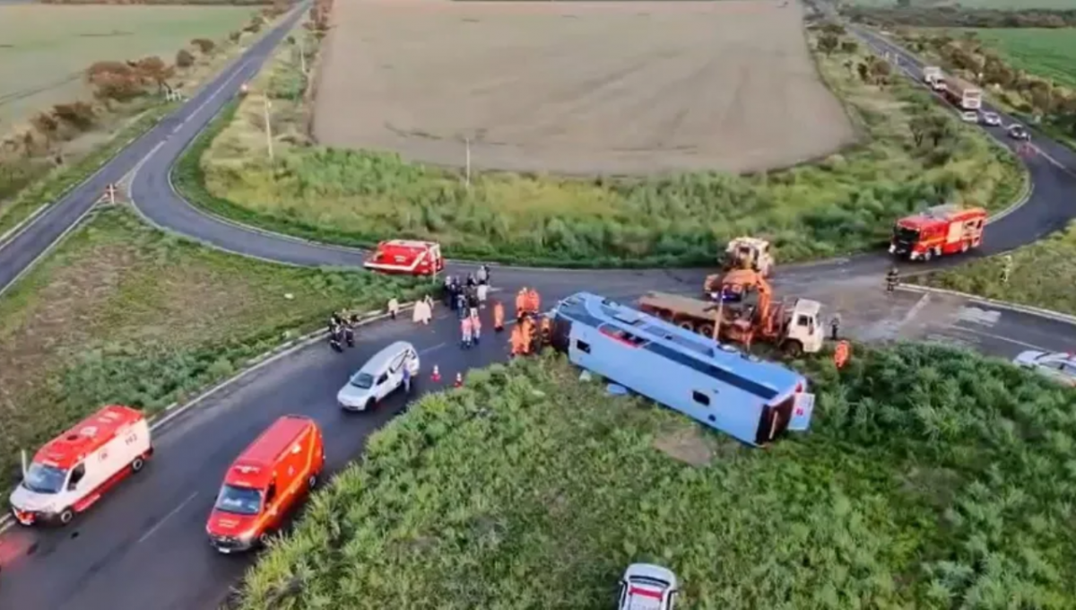 Ônibus tomba e deixa 11 mortos em Minas Gerais – CartaExpressa – CartaCapital