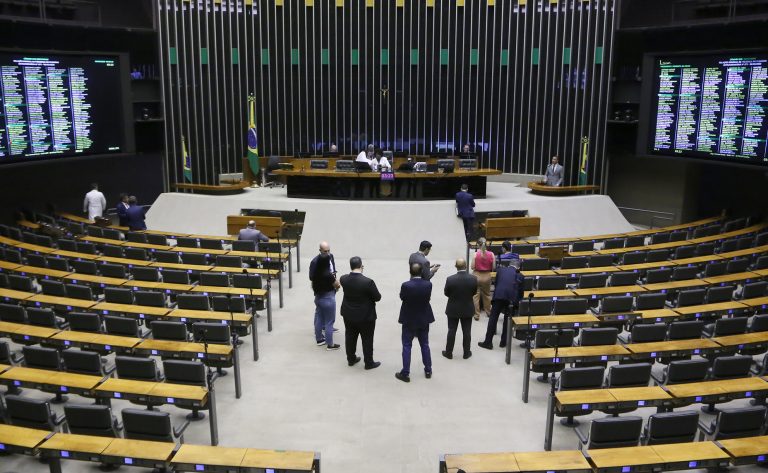 Discussão e Votação de Propostas Legislativas.
