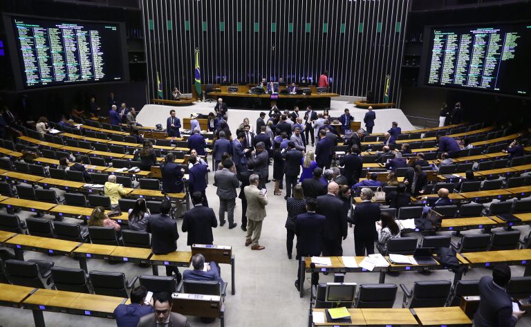 Discussão e Votação de Propostas Legislativas.