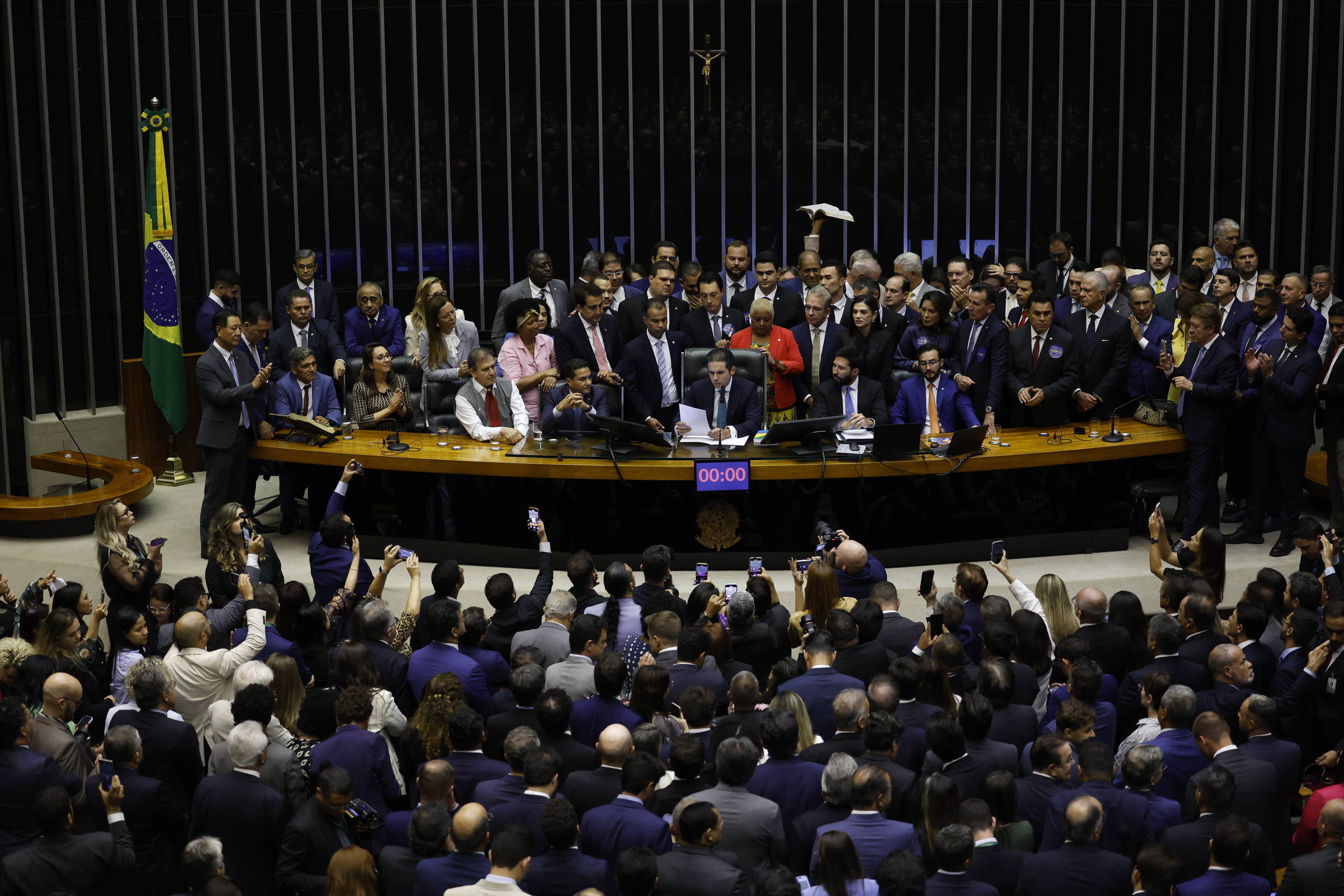 Como a trajetória dos políticos influencia as políticas públicas - 03/05/2025 - Opinião