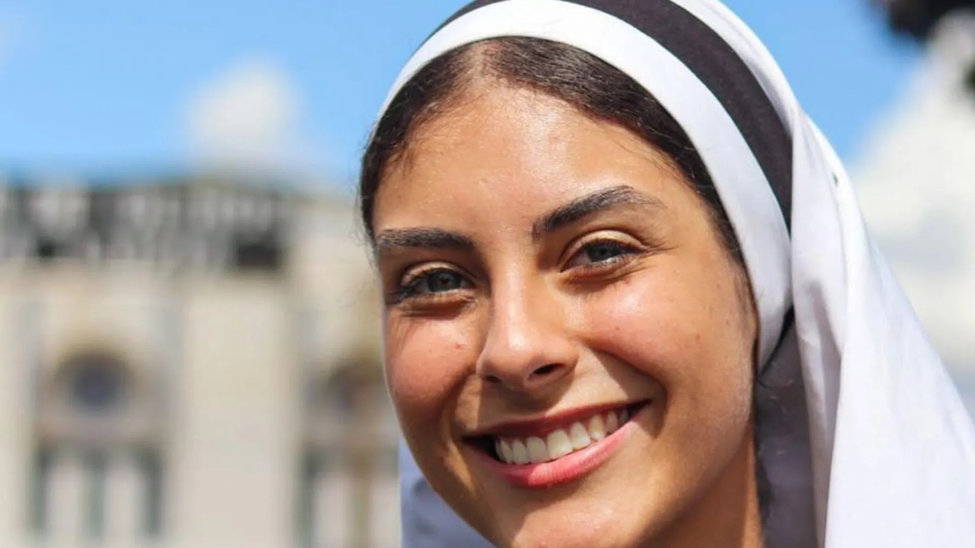 "Já fui miss": freira brasileira viraliza na internet devido à sua beleza