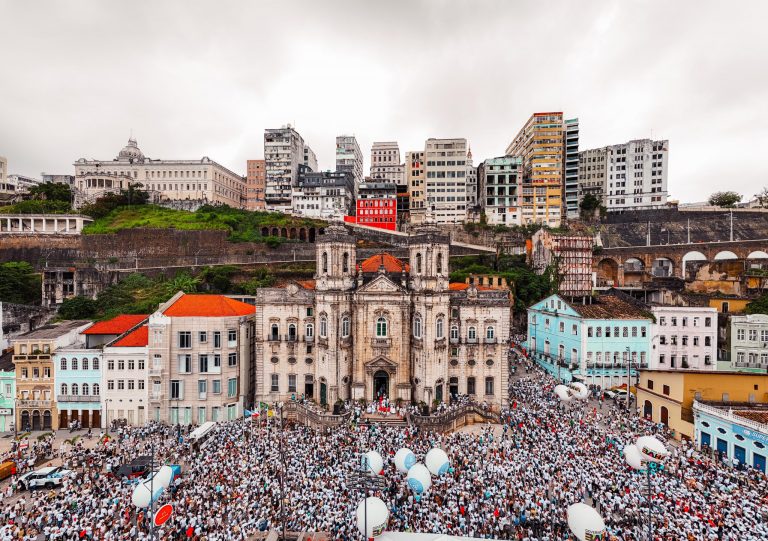 Festa da Lavagem do Senhor do Bonfim leva milhares de devotos