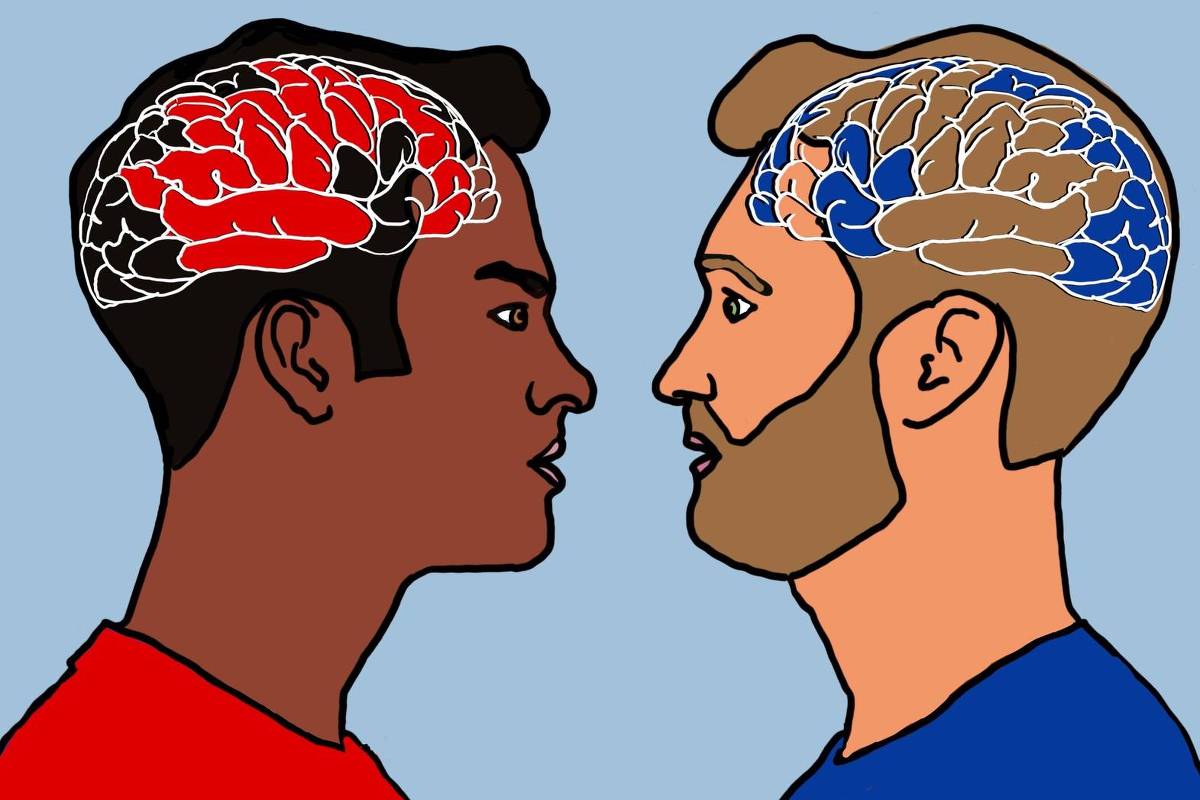 A imagem apresenta duas figuras humanas de perfis opostos, uma à esquerda e outra à direita. A figura à esquerda tem a pele escura e usa uma camiseta vermelha, enquanto a figura à direita tem a pele clara e usa uma camiseta azul. Ambas as figuras têm seus cérebros expostos, com áreas coloridas em vermelho e azul, representando diferentes partes do cérebro. O fundo da imagem é de uma cor azul clara.