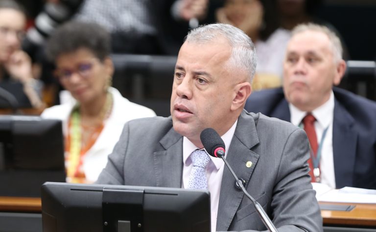 Deputado Evair Vieira de Melo (PP-ES) fala em comissão da Câmara dos Deputados