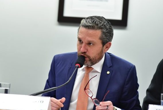 Deputado Fausto Pinato discursa