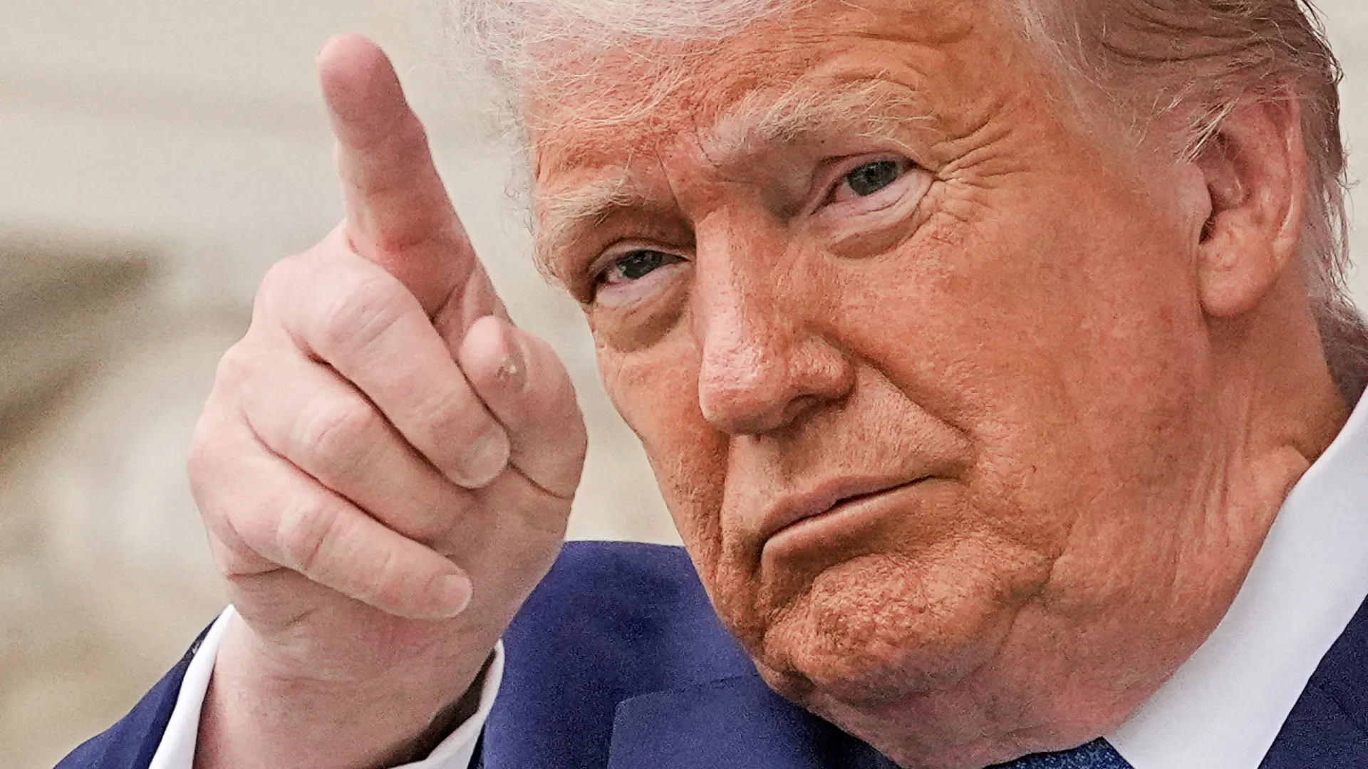 Trump diz que "Putin está brincando com fogo"