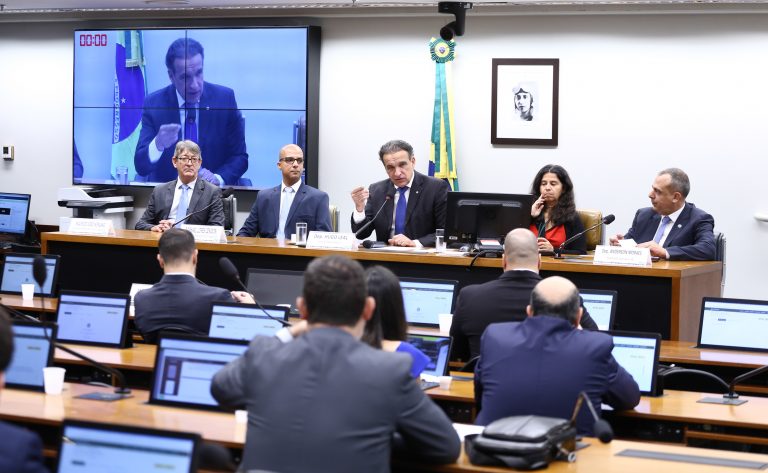 Audiência Pública - Implantação do Sistema de Livre Passagem em Pedágios (Free-Flow) Problemas e Soluções.