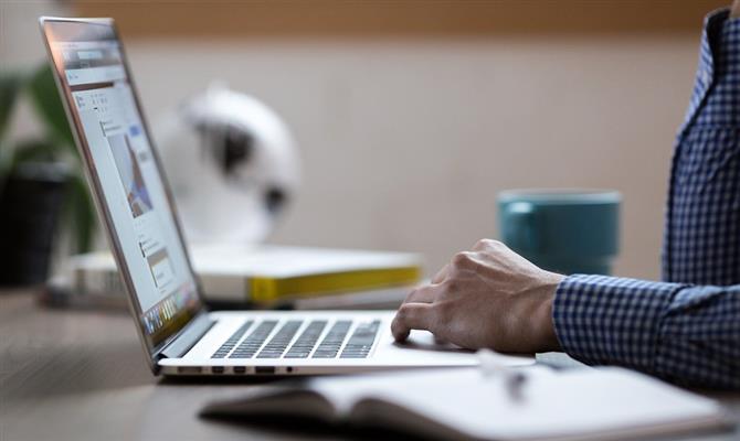 Inteligência artificial pode assumir a maior parte do trabalho de tradução e distribuição dos fornecedores, ao identificar os usuários, sua linguagem e o que buscam