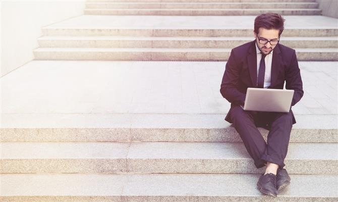 Tecnologia atual empodera e dá mais produtividade a viajantes, diz estudo