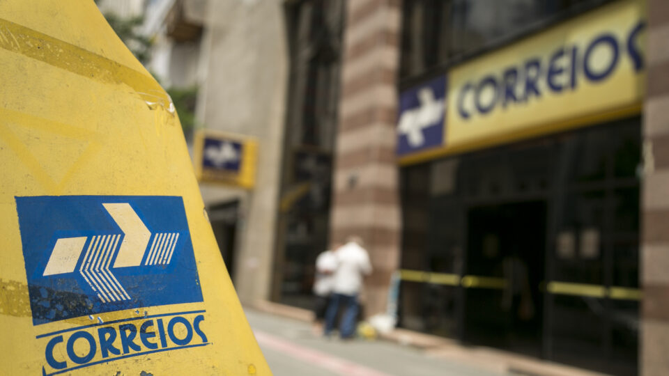 Anac suspende transporte aéreo de cargas dos Correios