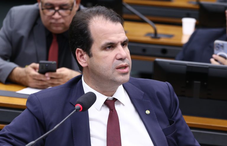 Denúncias de fraudes em repasses para entidades conveniadas ao INSS. Dep. Aureo Ribeiro (SOLIDARIEDADE - RJ)