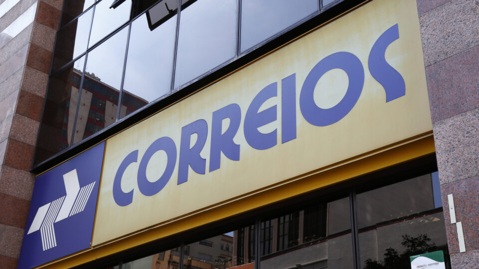 Correios abrem licitação para contratar carros executivos