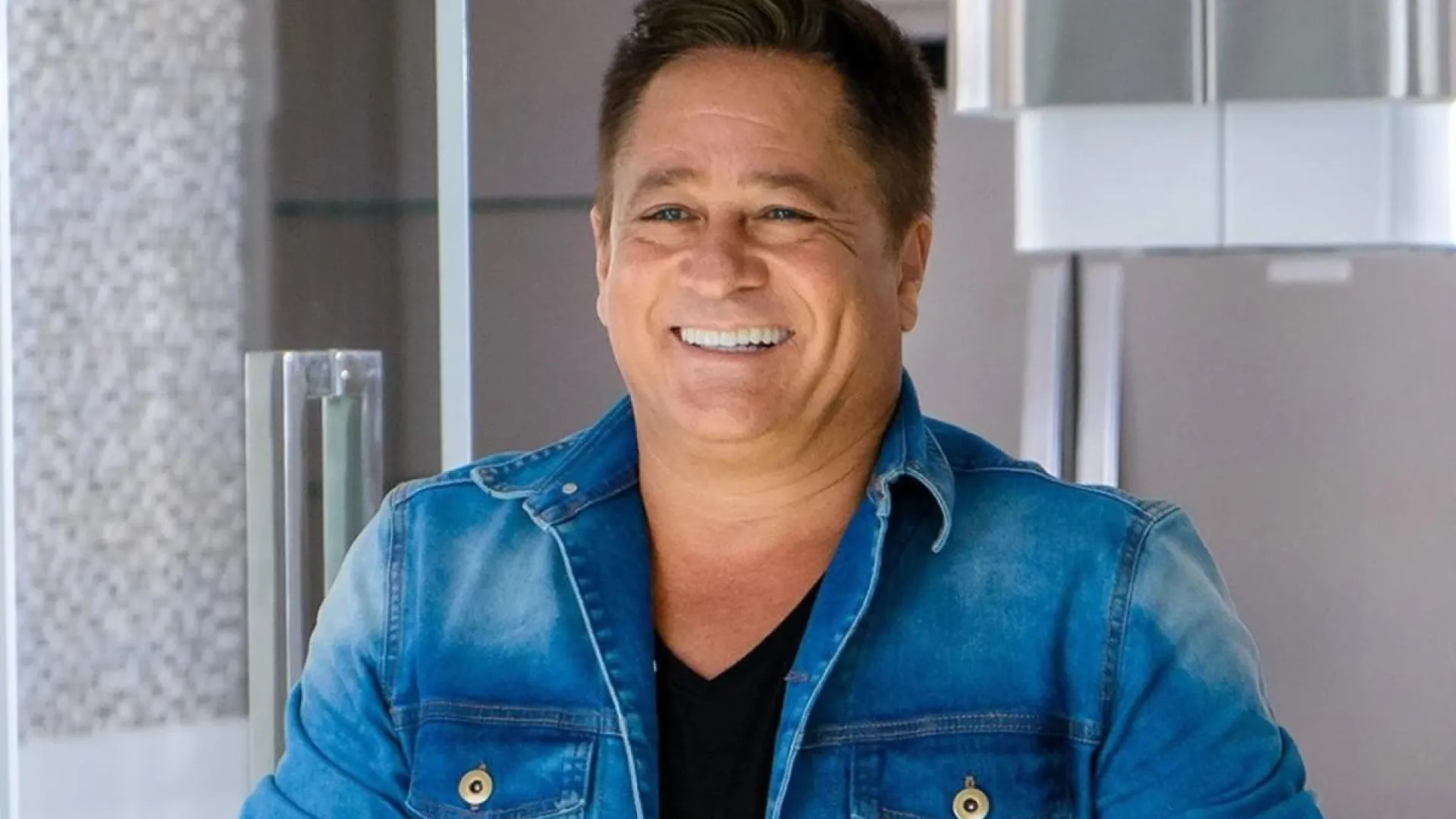 Leonardo ironiza críticas por suposto show alcoolizado: 'Prometi não beber'
