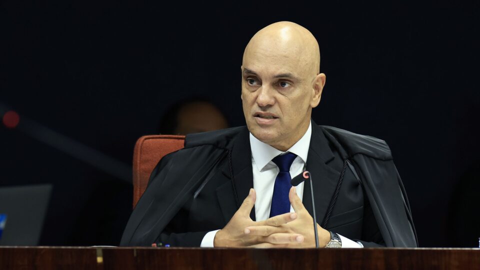 Moraes vota para liberar processos sobre revisão da vida toda do INSS