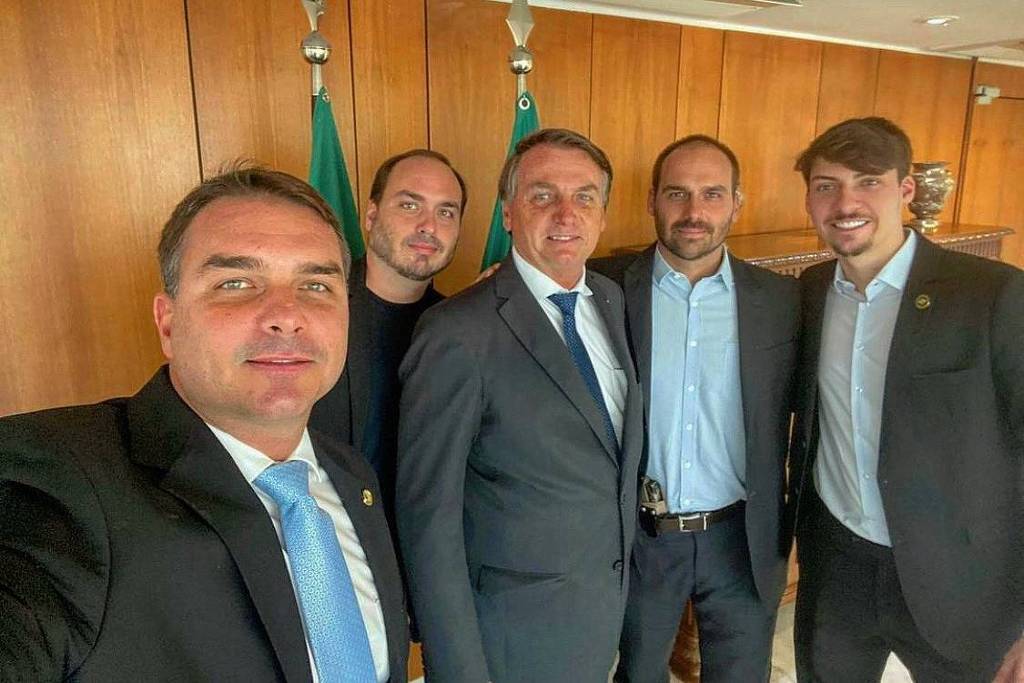 Não há idiotas na família Bolsonaro - 26/06/2025 - Ruy Castro