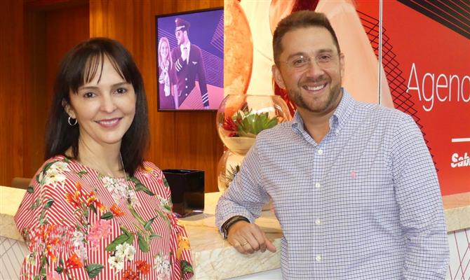 Ana Maria Escobar, do Sabre Airline Solutions, e Esteban Velasquez, do Sabre Travel Network