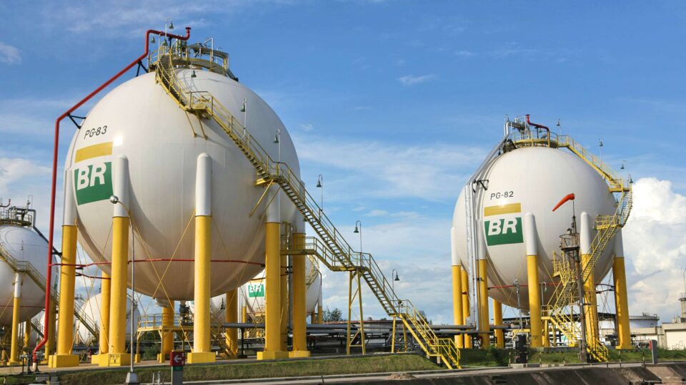 Ações da Petrobras caem com volta ao GLP: risco de intervenção?