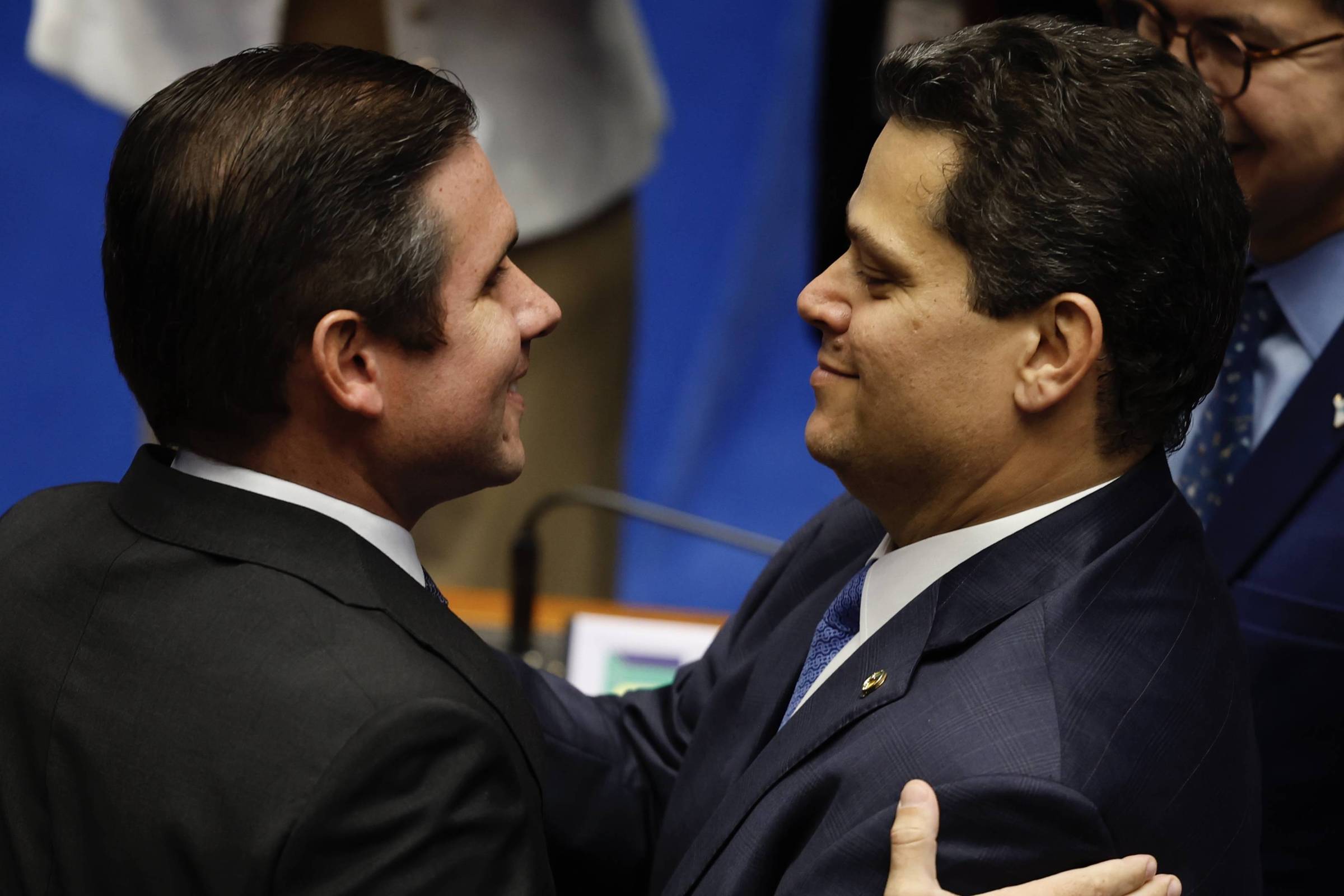 Motta e Alcolumbre sob pressão bolsonarista nas redes - 18/08/2025 - Encaminhado com Frequência