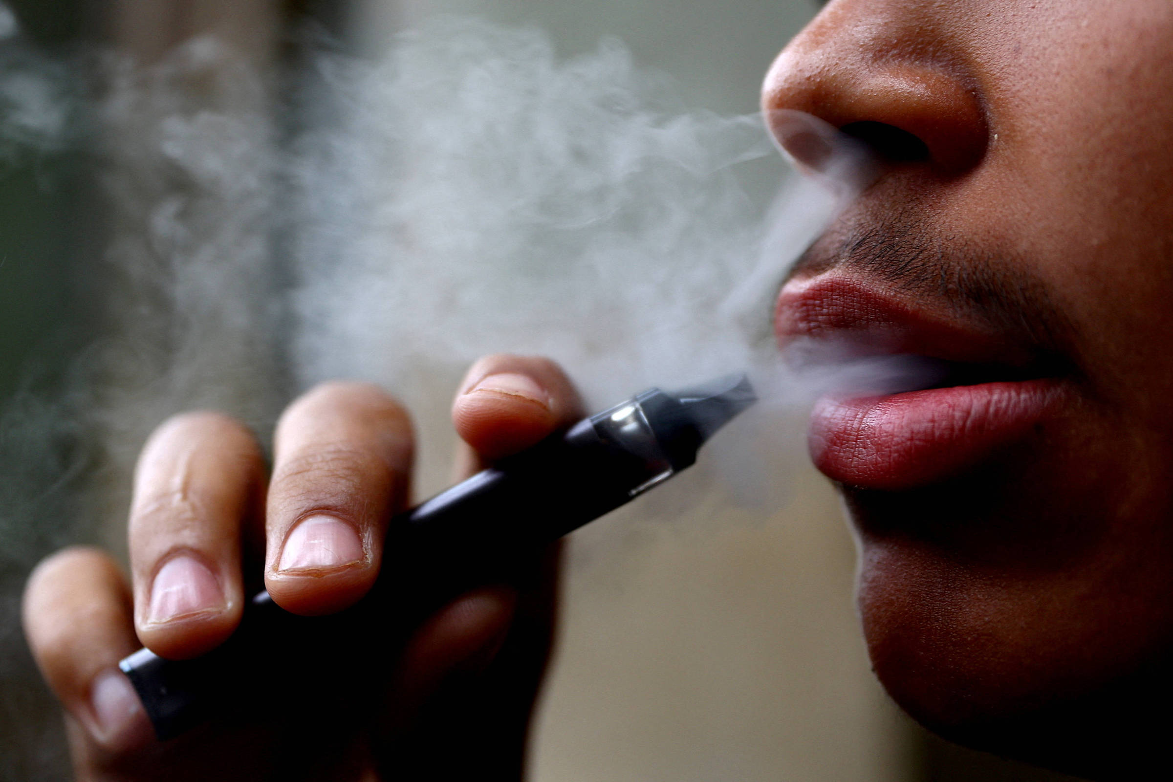 Proibição não é prevenção: regulação é o melhor caminho para os vapes - 13/08/2025 - Opinião