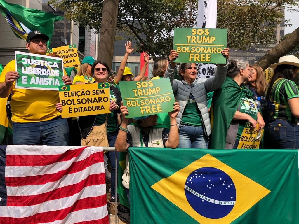 Com bandeiras dos EUA e ataques ao STF, bolsonaristas pressionam por anistia em ato na Paulista – CartaCapital