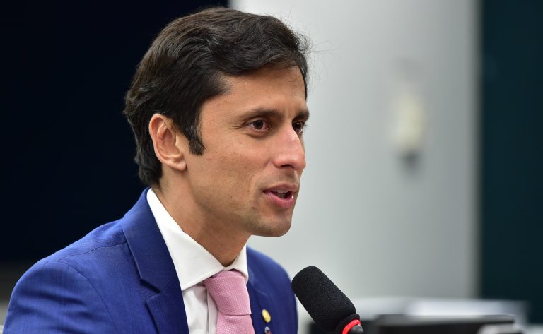 deputado Duarte Jr. em reunião de comissão
