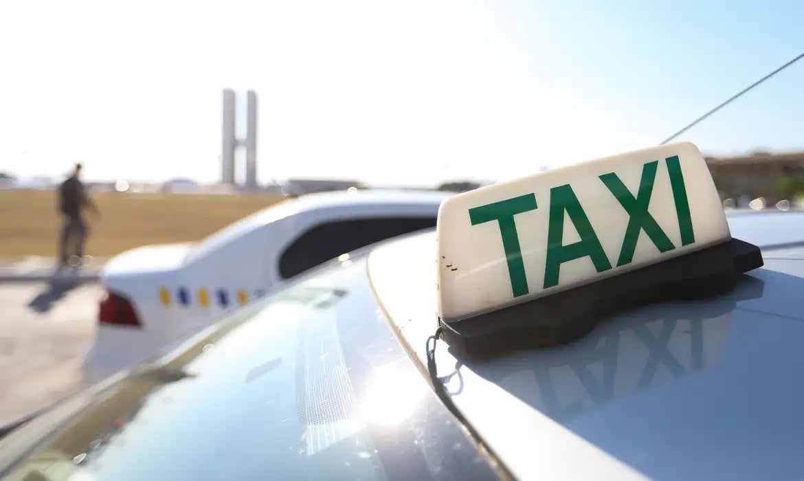 Comissão aprova fim de cobrança de taxa para taxistas – CartaCapital