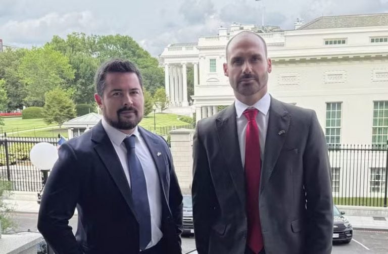 Eduardo Bolsonaro se isola do Centrão enquanto depende do bloco para escapar de cassação – CartaCapital