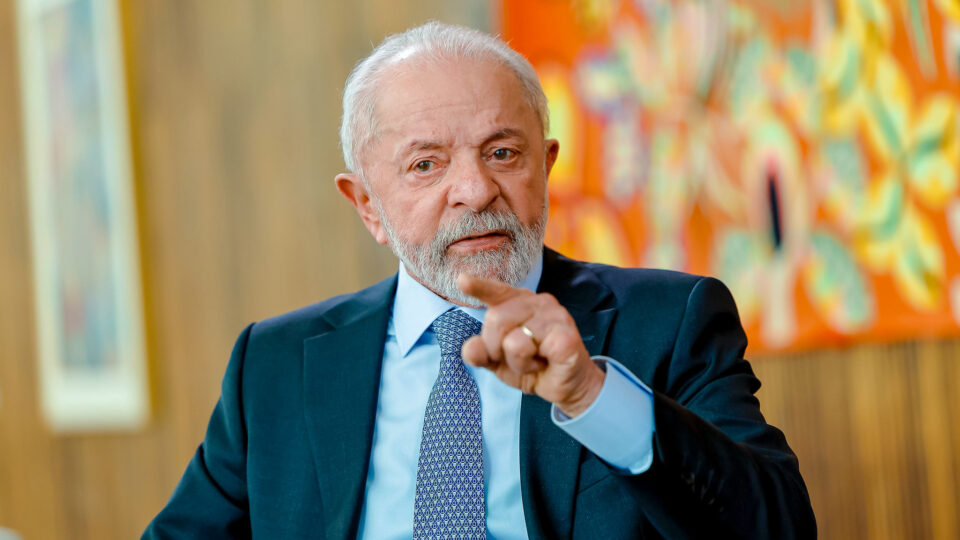 "Kit reeleição" de Lula aumenta risco fiscal e ameaça 2027