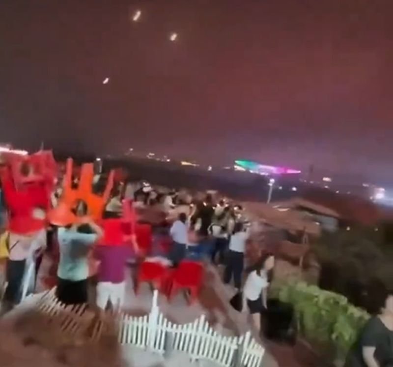espectadores-se-protegendo-em-show-de-drones-na-china