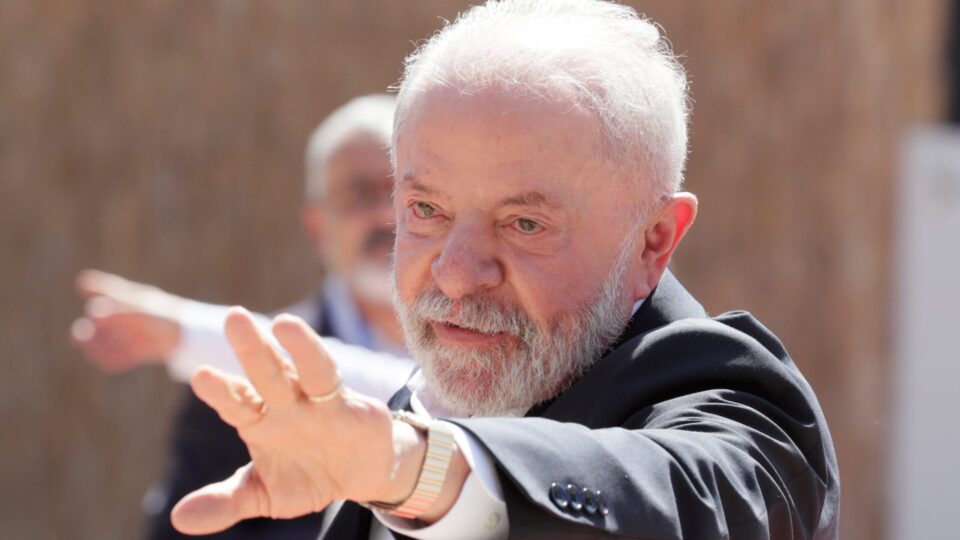 Calote na reforma tributária e crise nos Correios