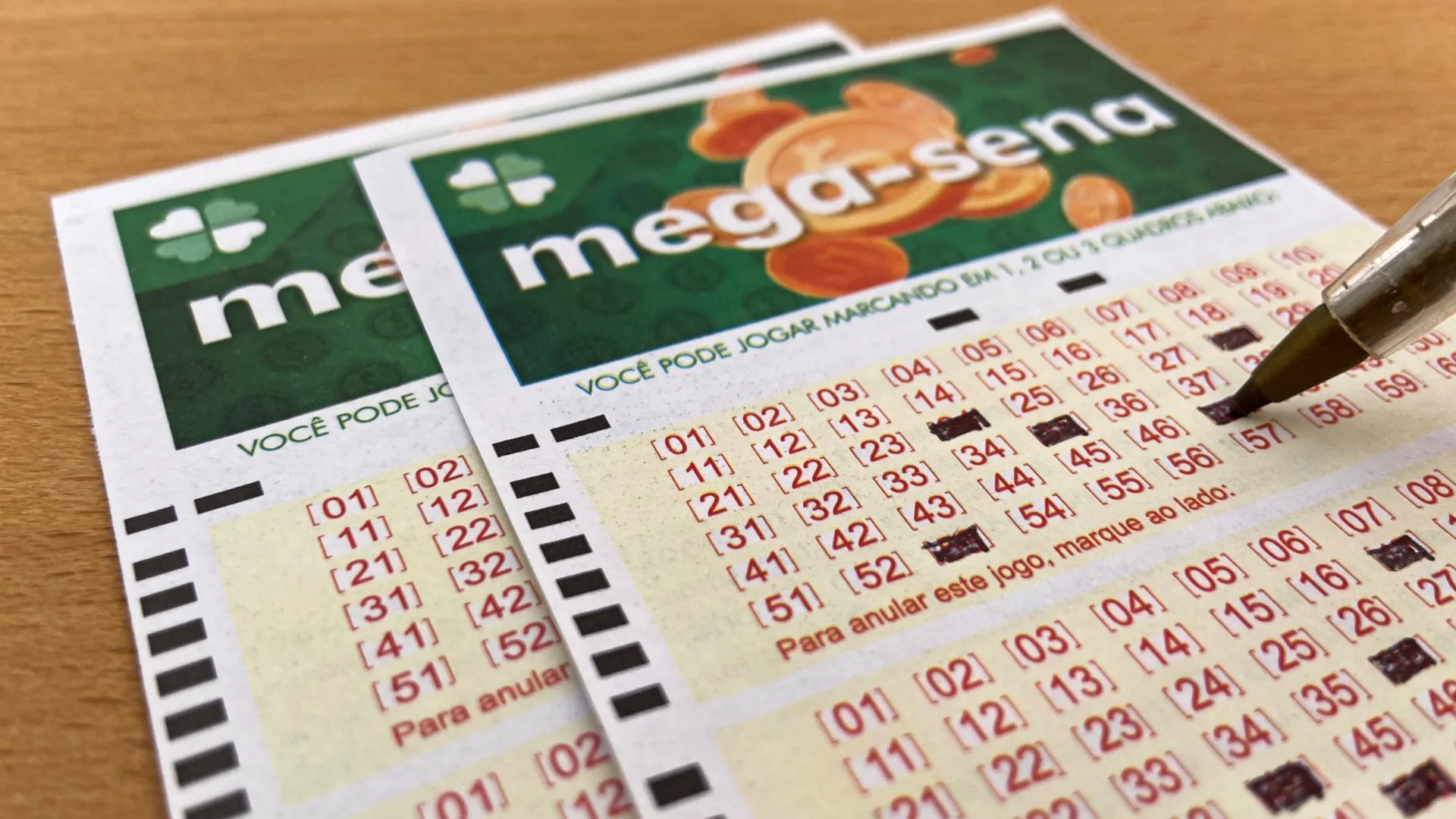 300 imóveis, 15 helicópteros e 190 Ferraris: o que dá para comprar com R$ 1 bilhão da Mega da Virada