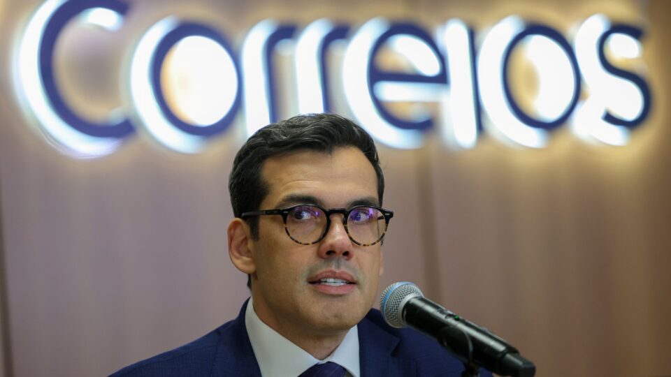 Correios devem fechar mil agências e demitir de 15 mil funcionários