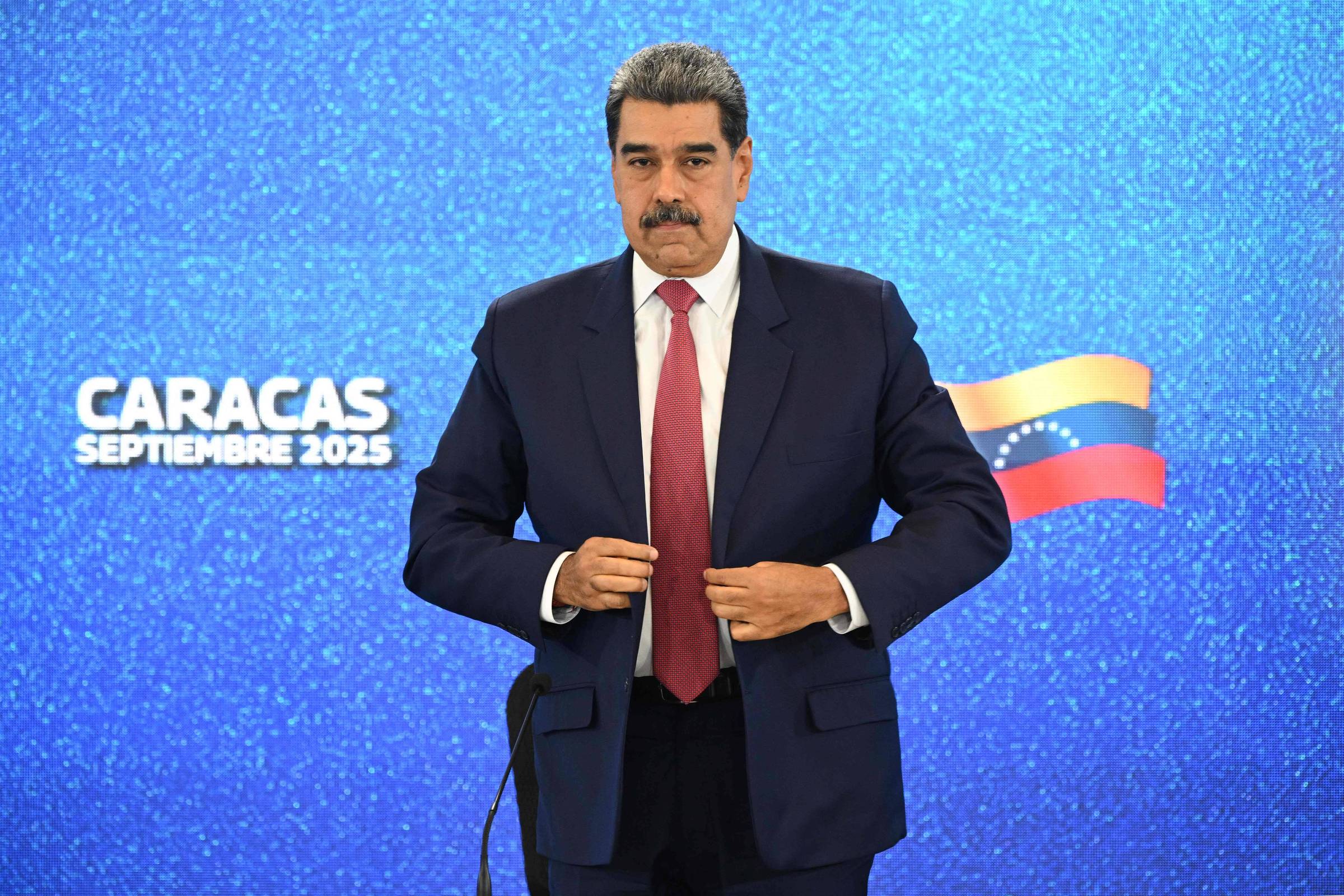 Maduro aposta em apoio chinês em caso de conflito com EUA - 05/12/2025 - Igor Patrick
