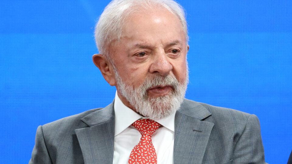Lula sanciona Orçamento e veta R$ 400 milhões em emendas