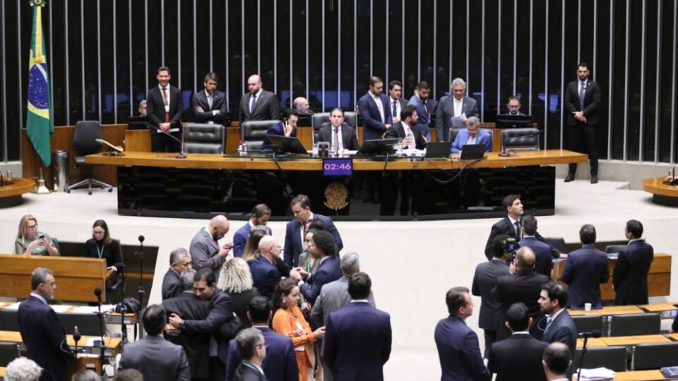 Congresso aprova gratificação de até 100% a servidores do Legislativo