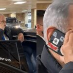 Israel: Benjamin Netanyahu põe adesivo em câmera do celular; entenda
