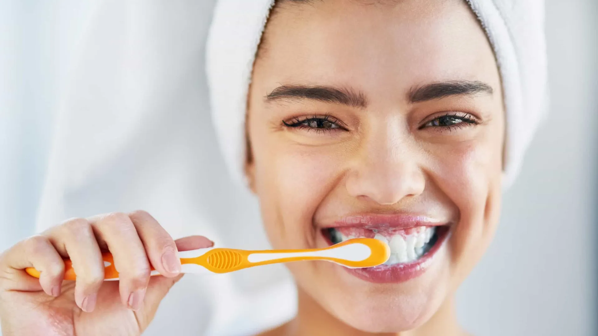 Veja 5 dicas de como manter os cuidados com a higiene bucal nas férias